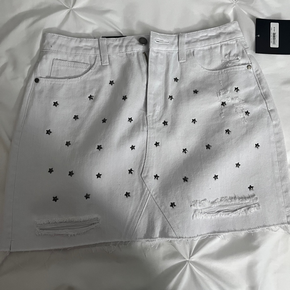 White denim skirt